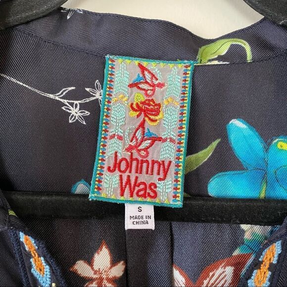 JOHNNY WAS-BECCA 100% Silk Floral Pattern Tunic Top (Small) - Picture 15 of 15